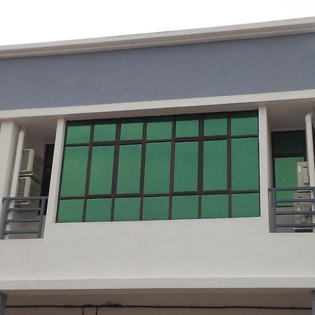Eiman Homestay, Келуанг Екстериор снимка